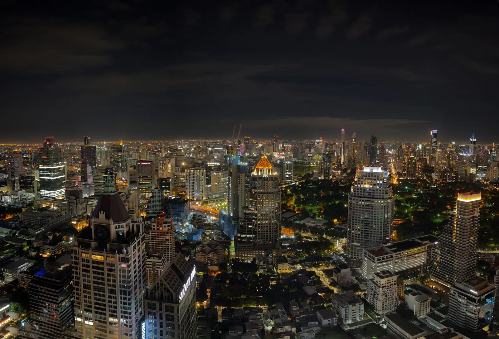 City view near Orvellan Royal Crest